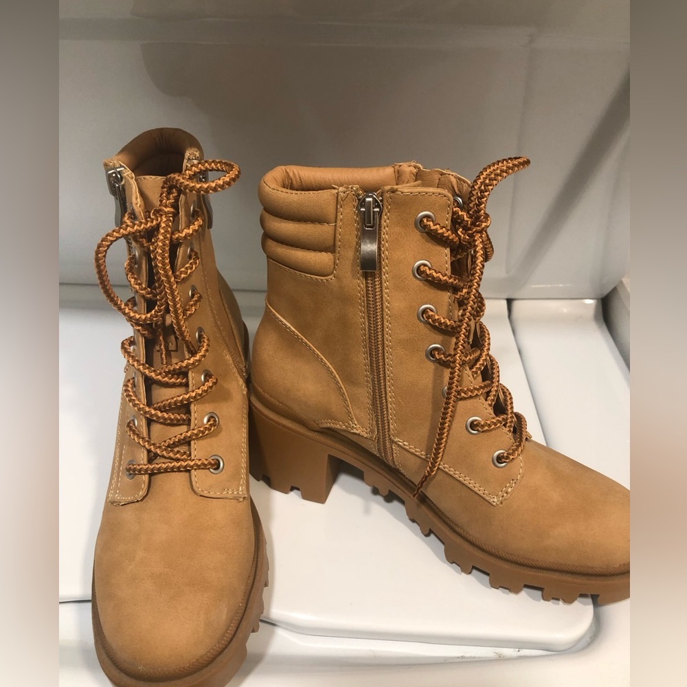 Women’s Lace-Up Chunky Heel Boots in Tan - Picture 6 of 7